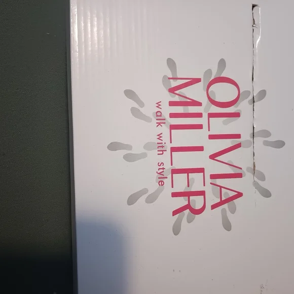 Women's Slippers - Picture 4 of 7